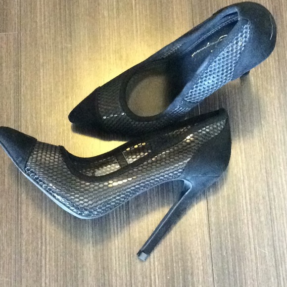 Fashion Nova Shoes - Brand New size 6 Fashion Nova Pump